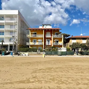 https://villa-fronte-mare-jesolo-lido.hotelinveneto.com